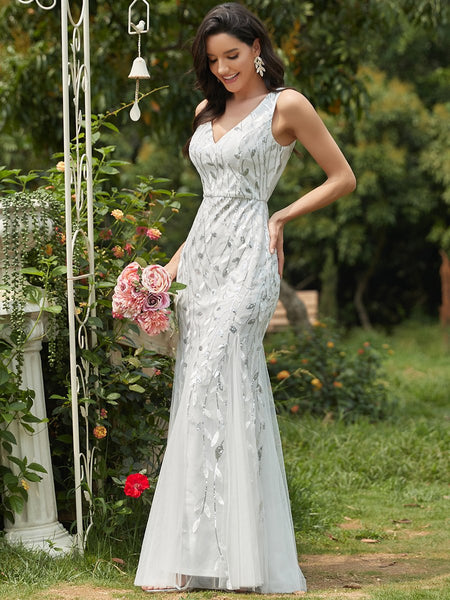 Vestido de novia corte sirena con diseños de lentejuelas en forma de hojas